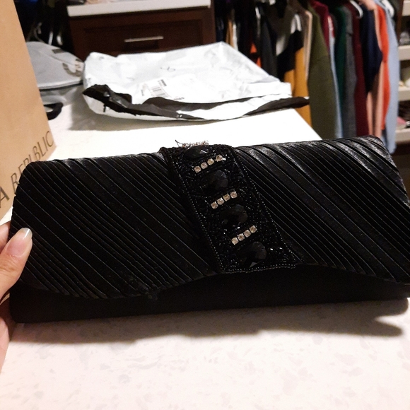 Black formal clutch - Picture 1 of 3